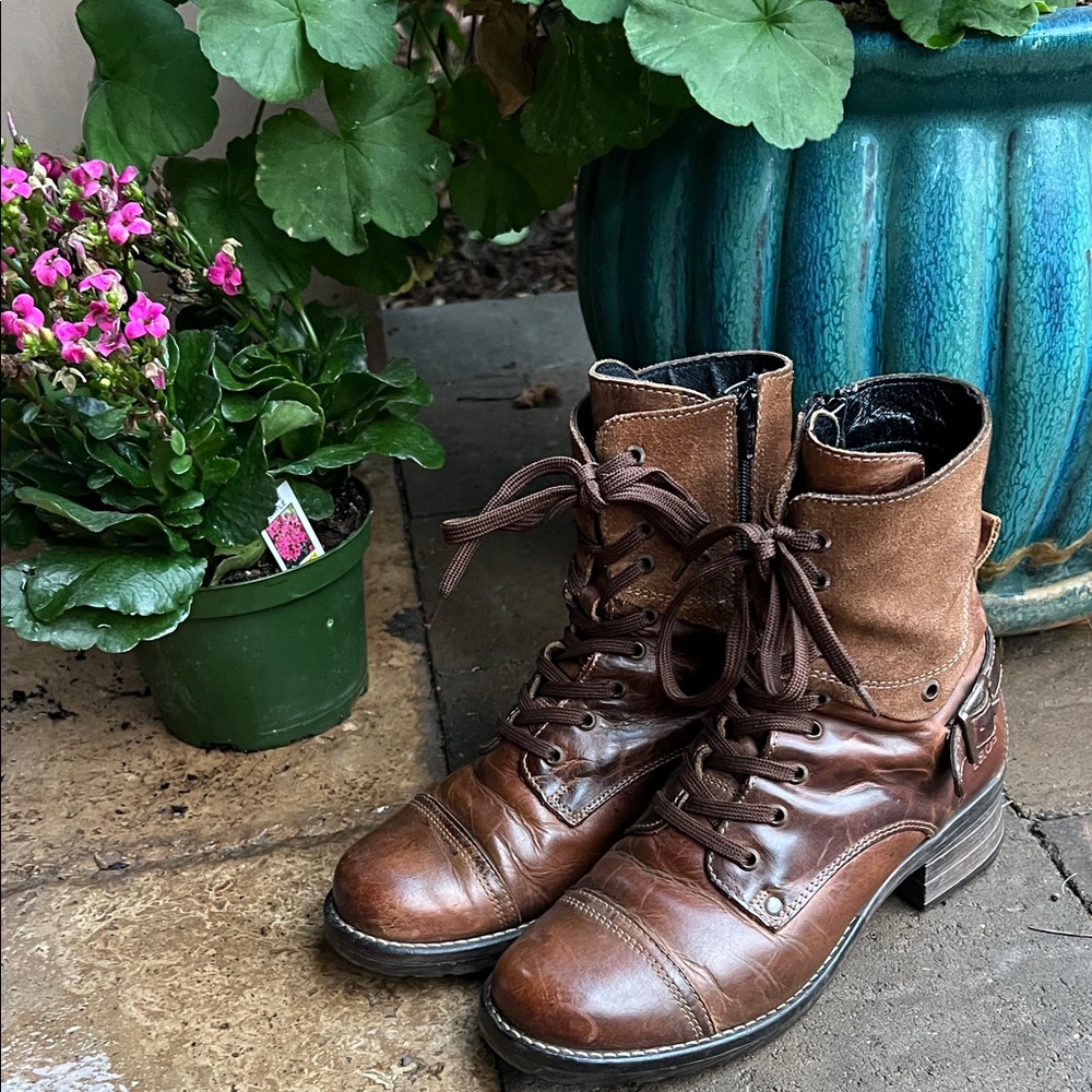 Taos Crave Carmel Tan Leather Lace-Up Boots